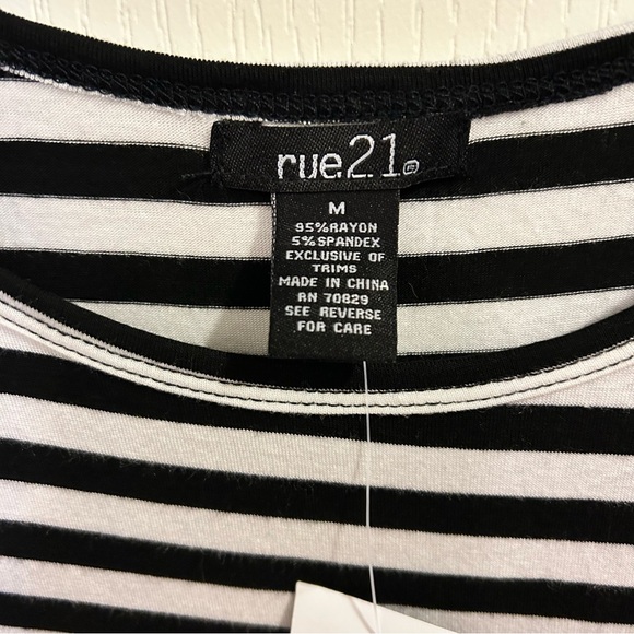 Rue21 Striped Black and White Crop Top - Picture 4 of 7
